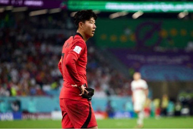 全场比赛结束，阿森纳1-1埃因霍温，小组赛4胜1平1负头名收官！
